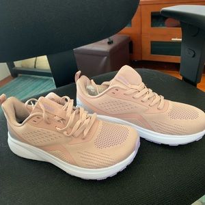 Size 9.5 women’s Bronax wide toe box running shoe in pink.